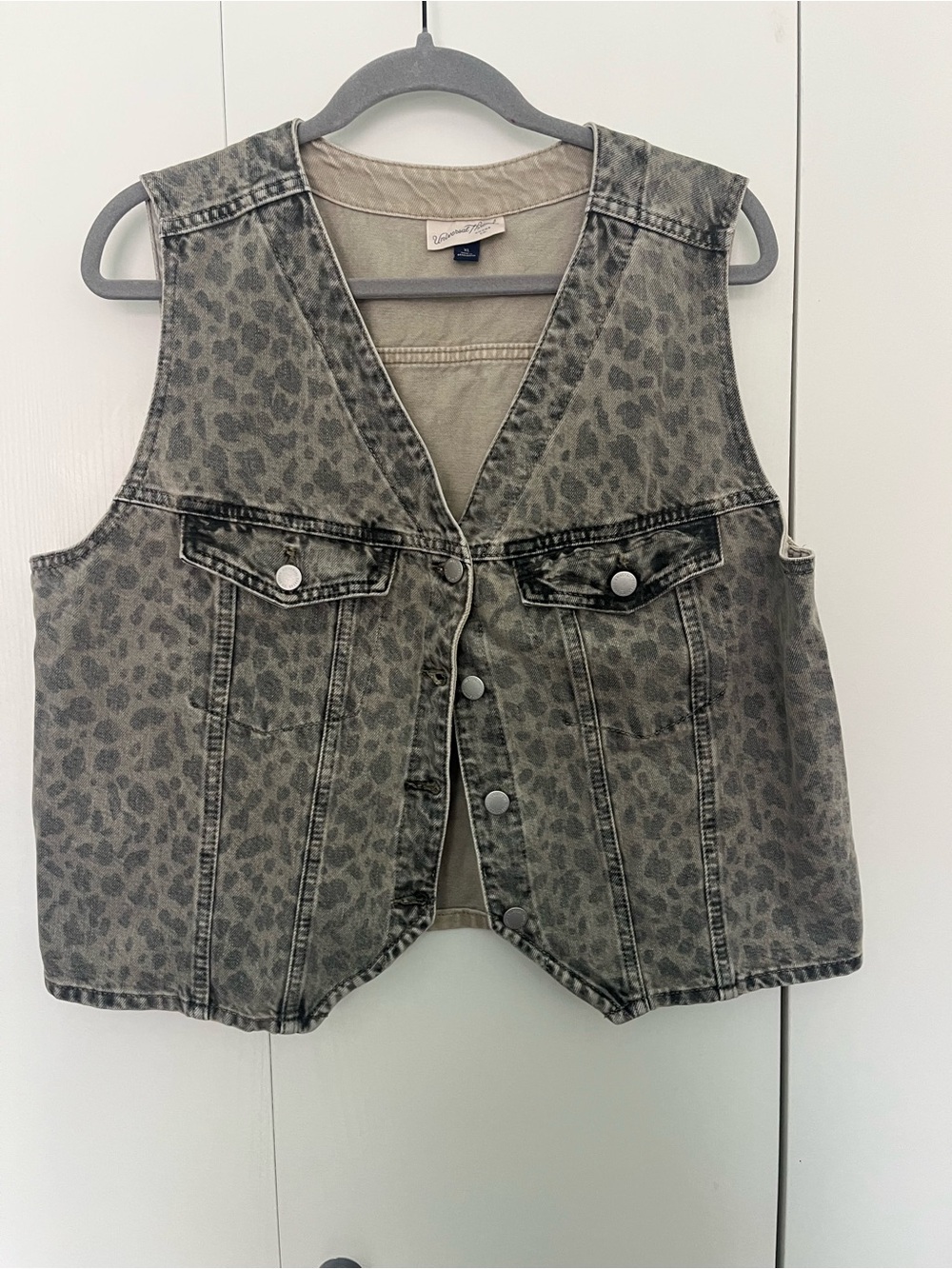 Universal Thread Beige-Taupe Denim Shirt Neck Label Detail